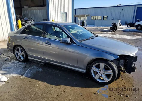 2011 Mercedes-Benz C 300 из США, поврежденный, VIN WDDGF5EB1BR178461